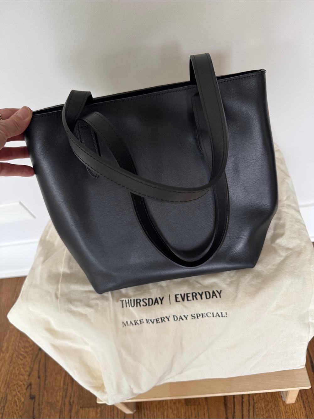 Classic Black Leather Tote Bag - Picture 4 of 5